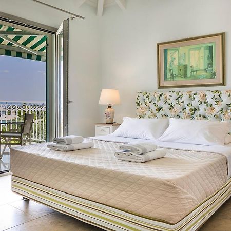 Afrodite Luxury Villa Svoronata Exterior photo