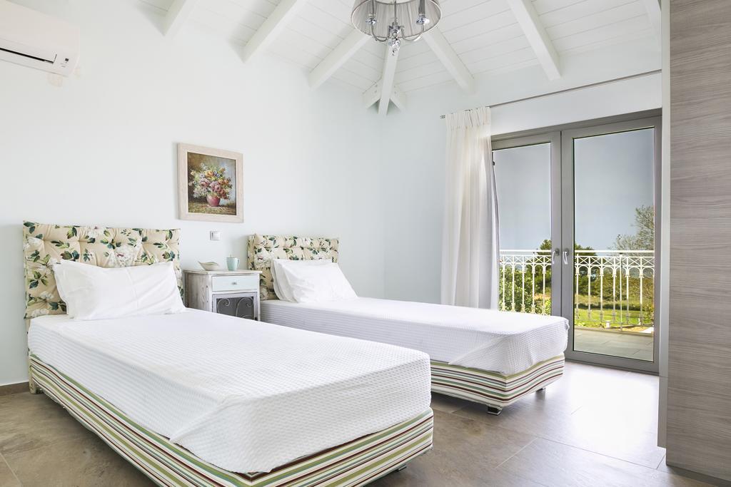 Afrodite Luxury Villa Svoronata Exterior photo
