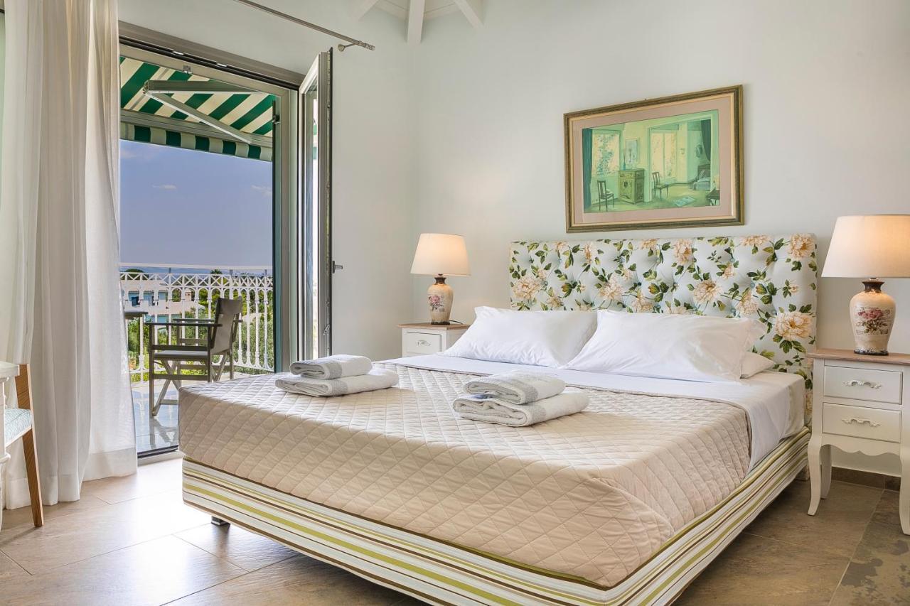 Afrodite Luxury Villa Svoronata Exterior photo